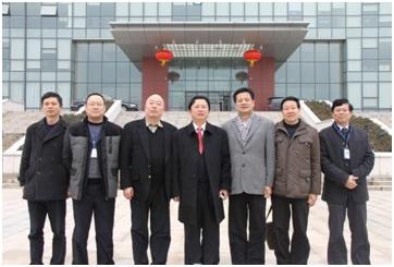 区总工会主席严品华走访龙腾 区总工会主席严品华走访龙腾