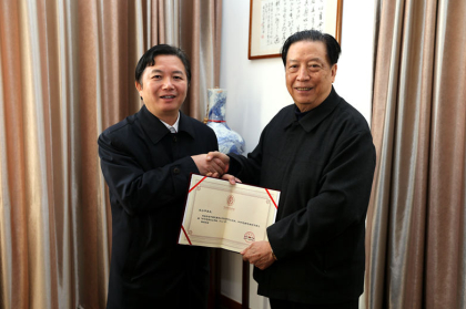 身体力行做慈善--龙腾董事长沈小平荣获第二届中华慈善突出贡献奖