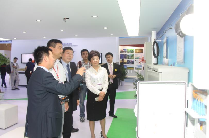 龙腾产品方阵精彩亮相北京通信展 各路嘉宾驻足检阅