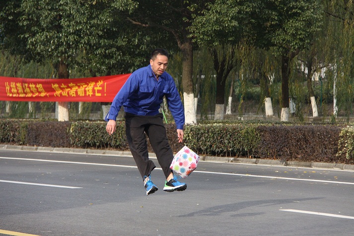 奔跑吧 兄弟！—记龙腾国际第八届“庆元旦、共健身”冬季长跑比赛