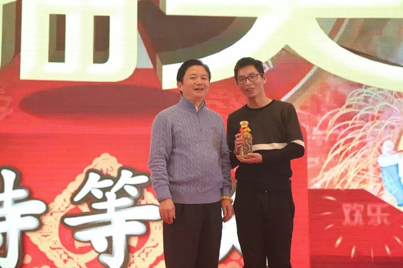 龙腾国际2017年度总结表彰大会暨新春团拜会精彩纷呈 ——我们不一样！