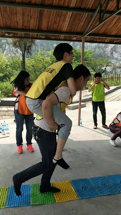 凝心聚力 熔炼团队——记龙腾互联青年拓展训练
