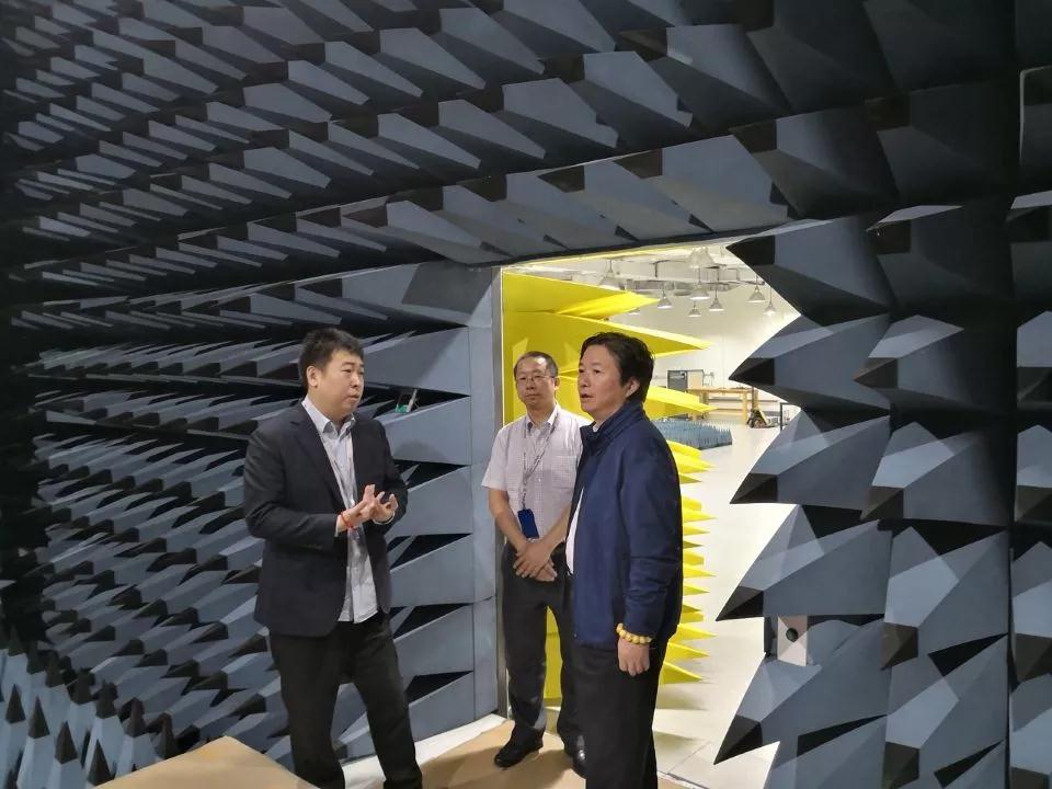 龙腾国际董事局主席沈小平与信通院西部分院就院企合作展开深入交流