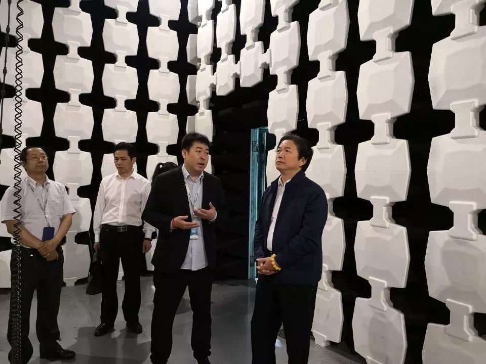 龙腾国际董事局主席沈小平与信通院西部分院就院企合作展开深入交流
