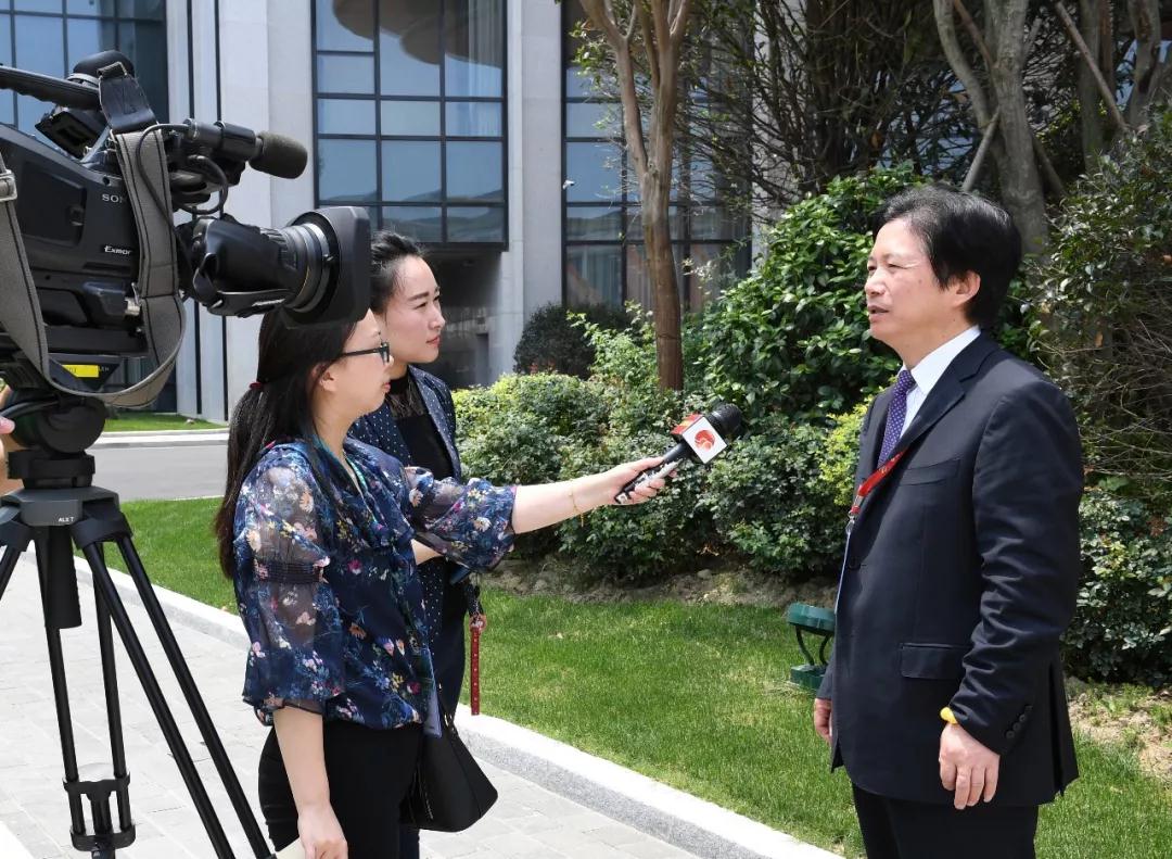 三种精神让龙腾“发光发热” 沈小平荣膺全国优秀企业家