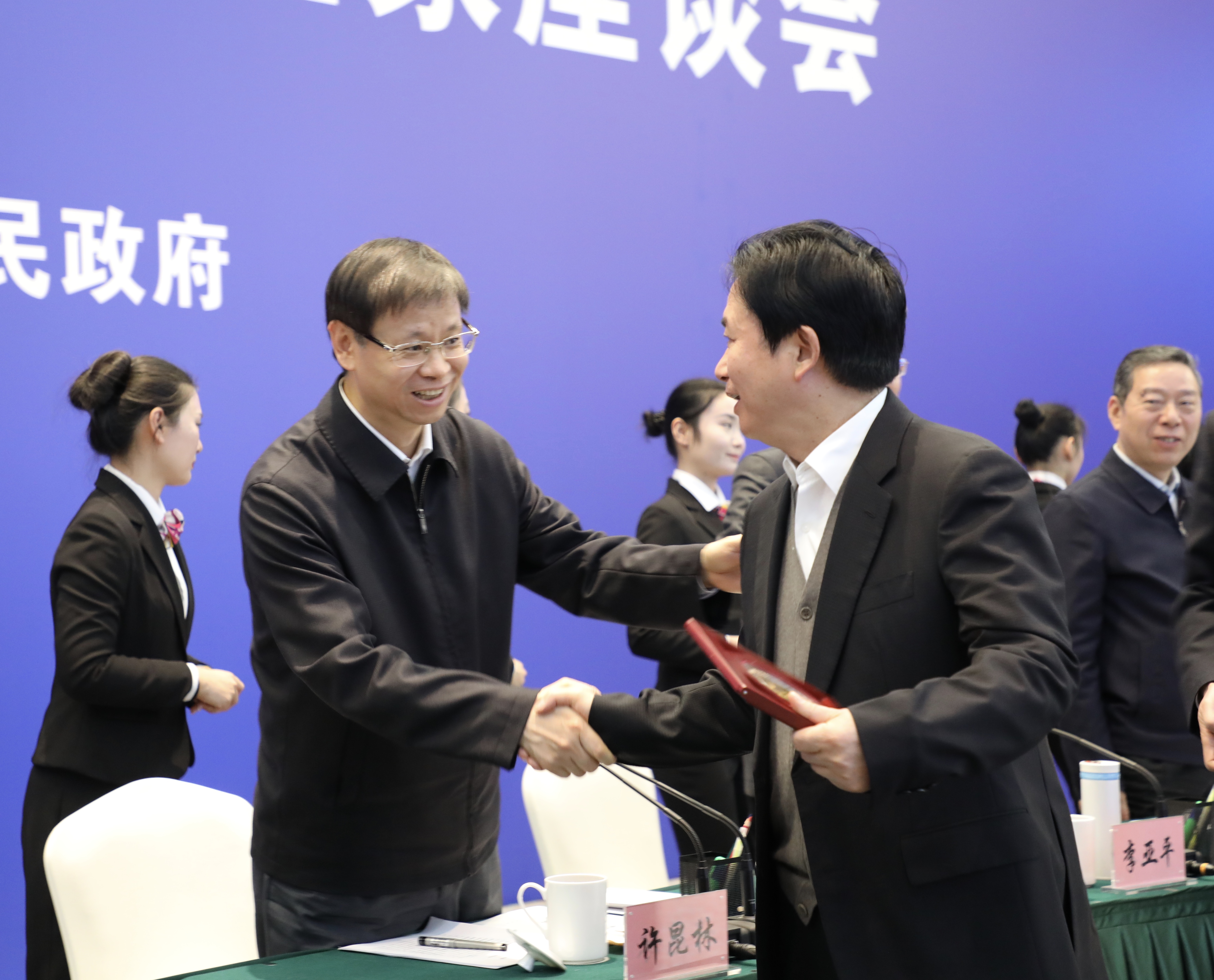 扎根苏州 勇创大业：龙腾国际等一批苏州市“500强”民营企业受表彰