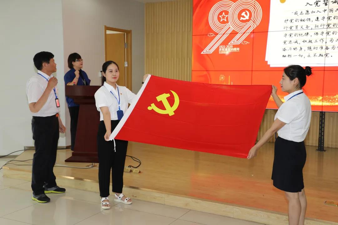 龙腾“七一”专题活动 走“新”也入心