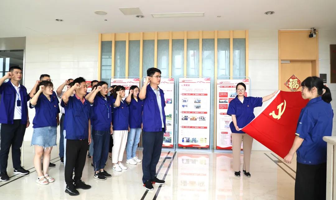 “联心”党建助燃高质量发展 ——龙腾国际将党的建设嵌入公司治理推进改革发展纪实 “联心”党建助燃高质量发展 ——龙腾国际将党的建设嵌入公司治理推进改革发展纪实