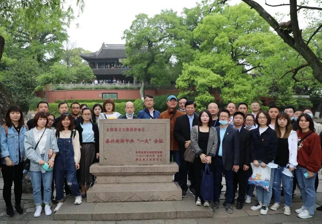 “联心”党建助燃高质量发展 ——龙腾国际将党的建设嵌入公司治理推进改革发展纪实 “联心”党建助燃高质量发展 ——龙腾国际将党的建设嵌入公司治理推进改革发展纪实