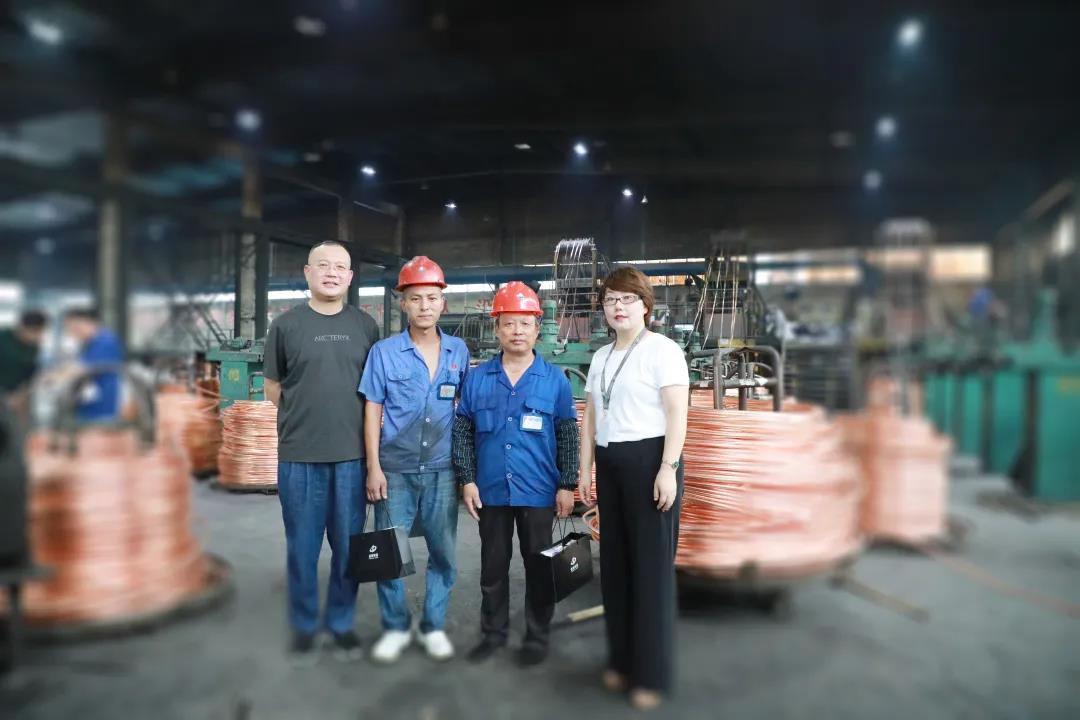 八一节礼丨龙腾开展退役军人走访慰问活动