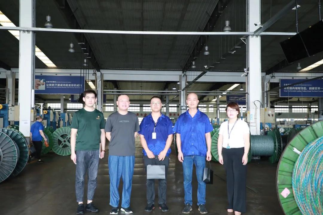 八一节礼丨龙腾开展退役军人走访慰问活动