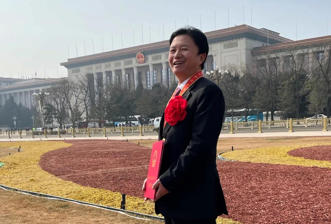 喜报！龙腾国际董事局主席沈小平获评“全国脱贫攻坚先进个人”受到党和国家领导人接见