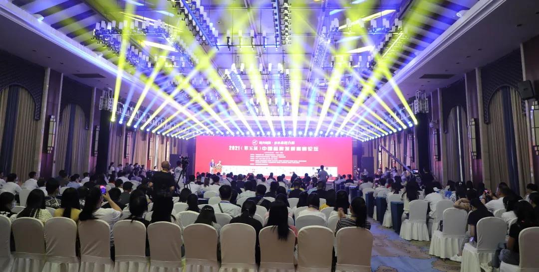 聚力赋能 彰显品牌力量丨龙腾国际董事局主席沈小平获2021品牌强国年度人物