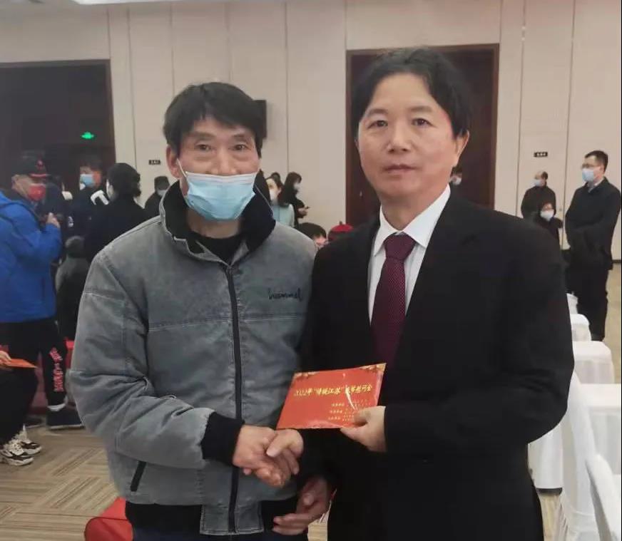 连续九年爱心不减！龙腾国际倾情助力“情暖江苏”春节慰问活动