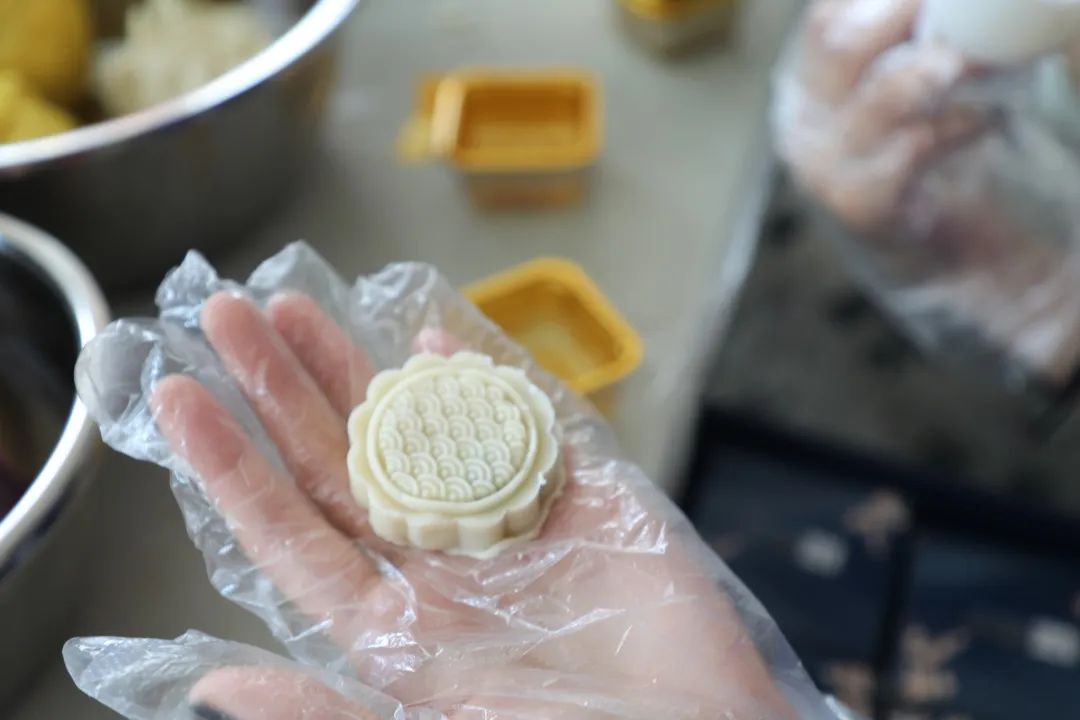 月是故乡明 情是龙腾浓丨龙腾开展中秋桃山月饼DIY活动