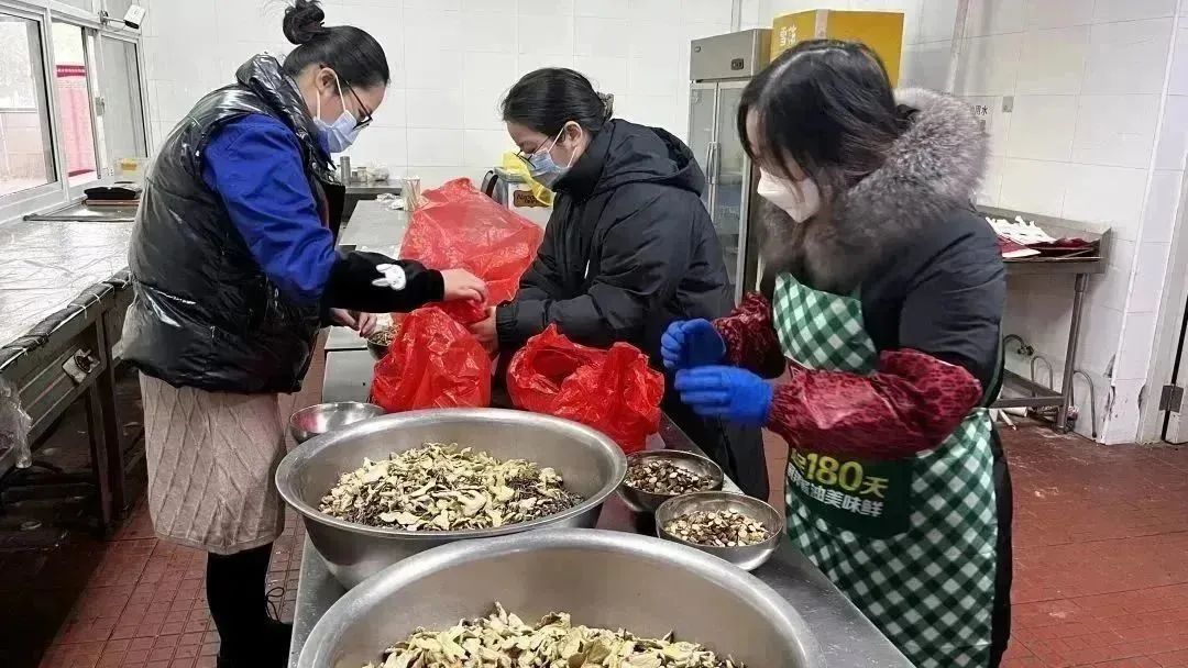 防疫有“方”丨龙腾发放免费防疫中药汤包 防疫有“方”丨龙腾发放免费防疫中药汤包