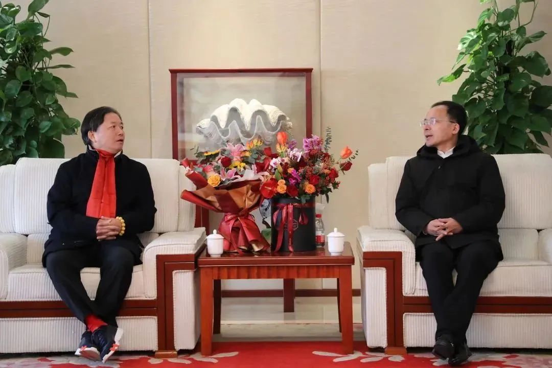 扛起新使命 谱写新篇章丨区委副书记、区长王国荣一行走访慰问龙腾