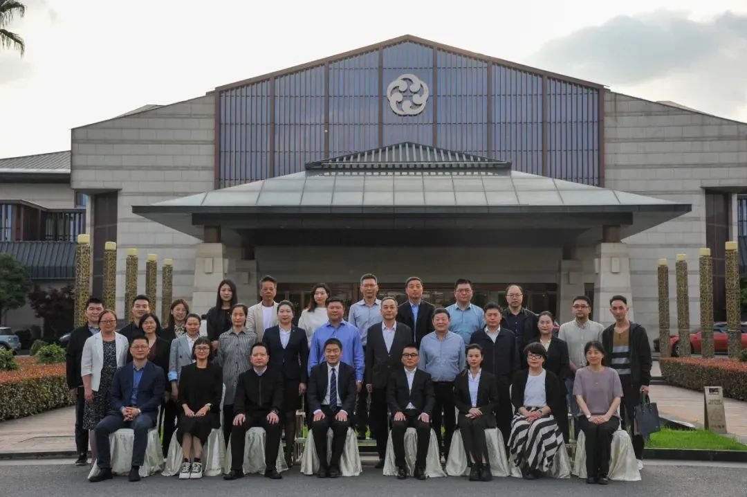 共融共生，共谋共建龙腾国际与吴江中专签订战略合作协议