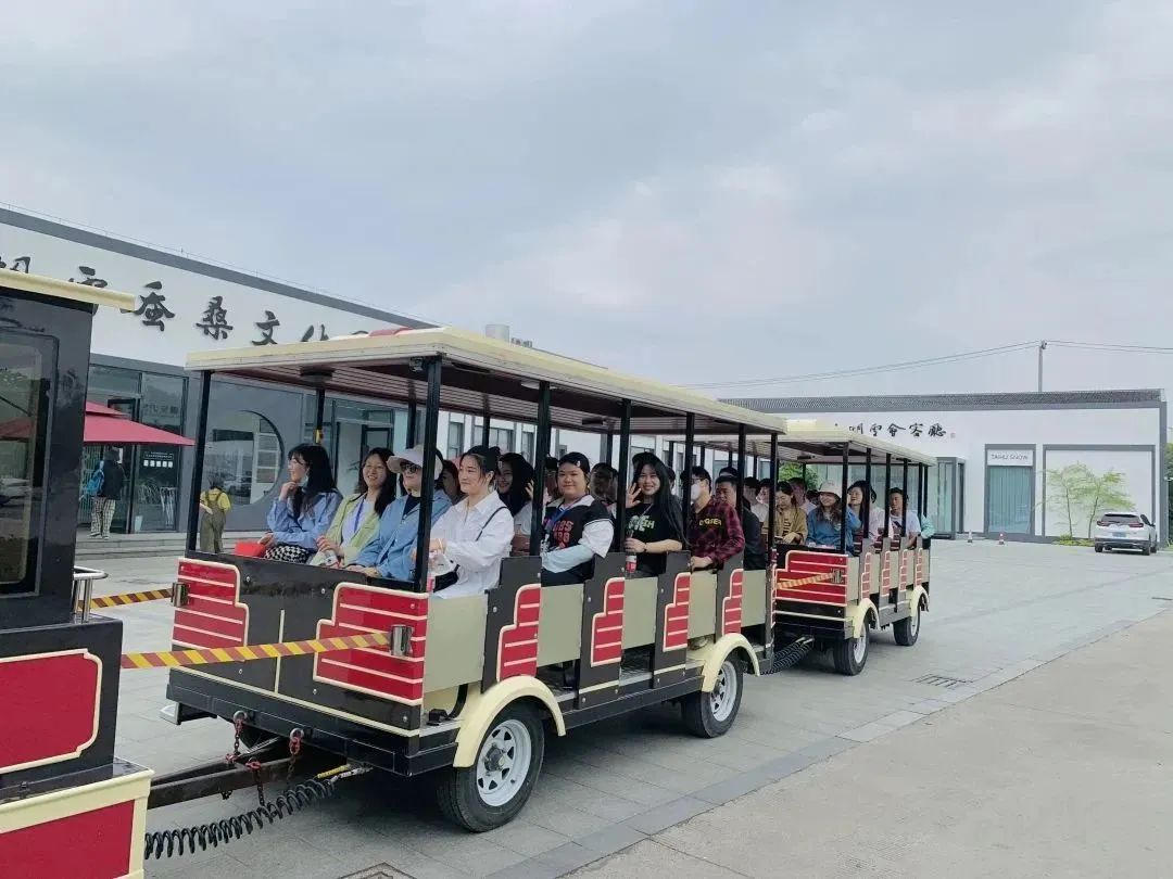 共青春·团相聚龙腾国际团委举办青年员工拓展联谊活动 共青春·团相聚龙腾国际团委举办青年员工拓展联谊活动