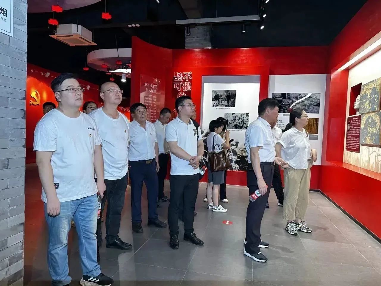凝心聚力，砥砺前行龙腾国际召开“庆七一”党员大会