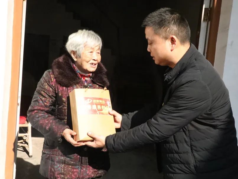 党建共建促发展 暖心慰问展担当│龙腾国际与曹村村携手开展新春康养慰问活动