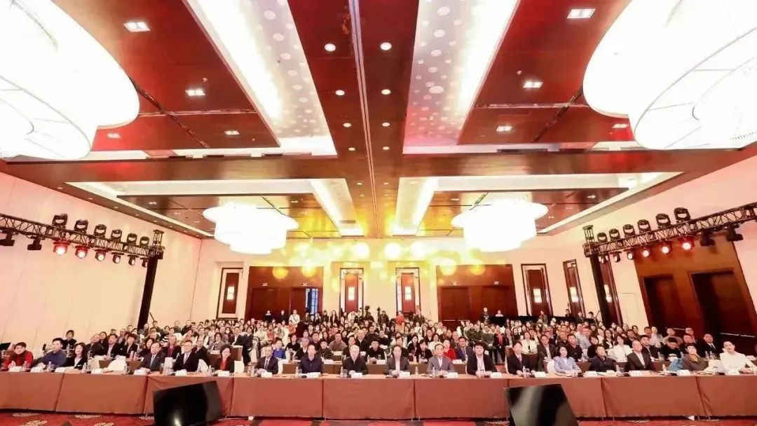 龙腾国际董事长沈小平受邀参加第十届中国慈善年会