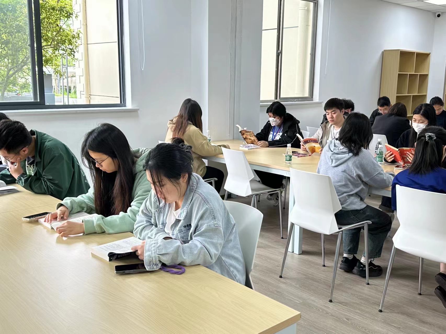 读万卷书，行万里路 | 2024年龙腾国际开展读书月系列活动