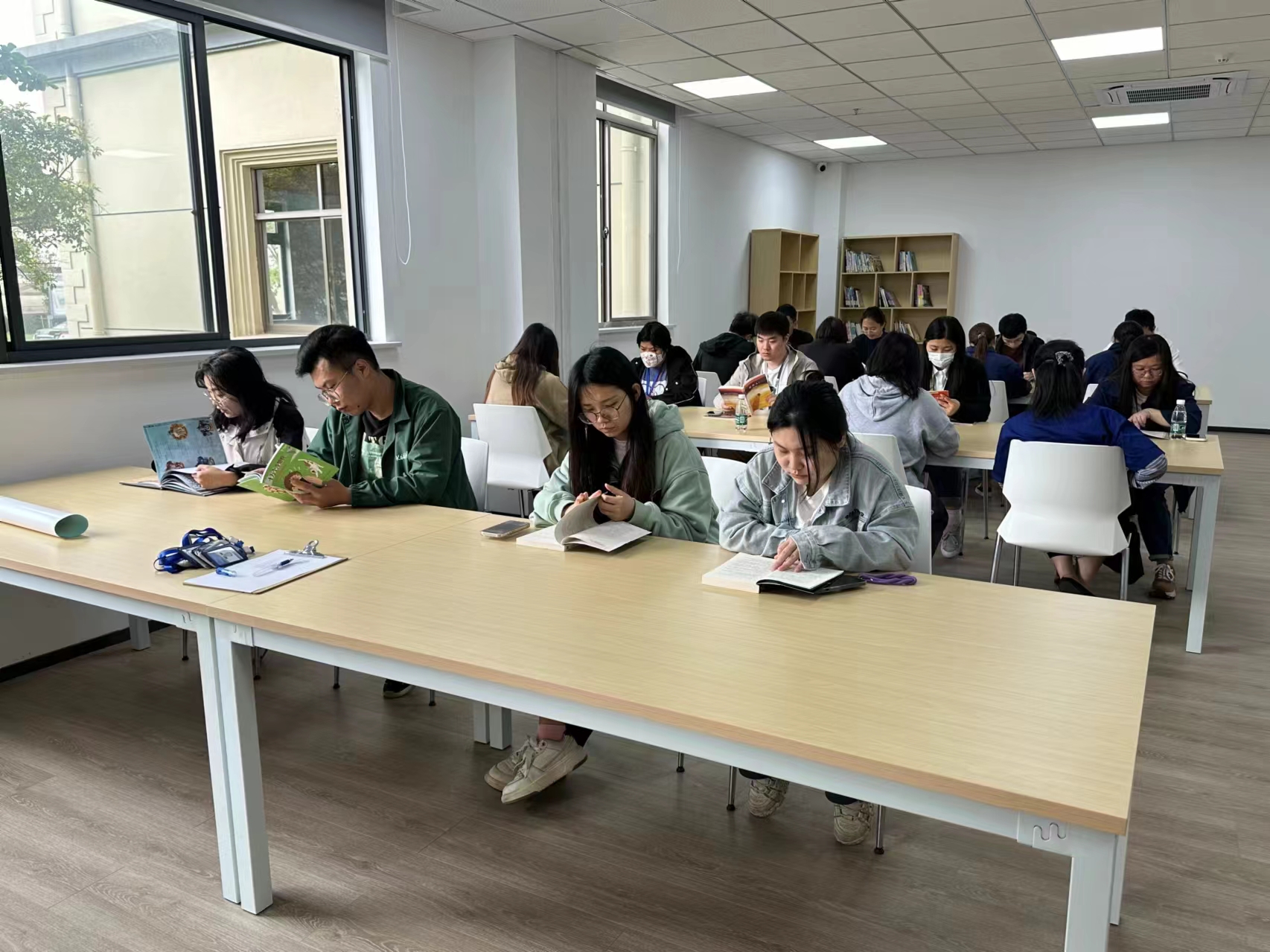 读万卷书，行万里路 | 2024年龙腾国际开展读书月系列活动