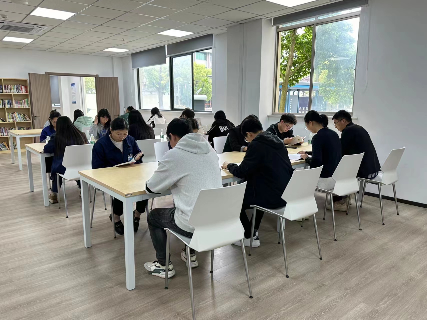 读万卷书，行万里路 | 2024年龙腾国际开展读书月系列活动