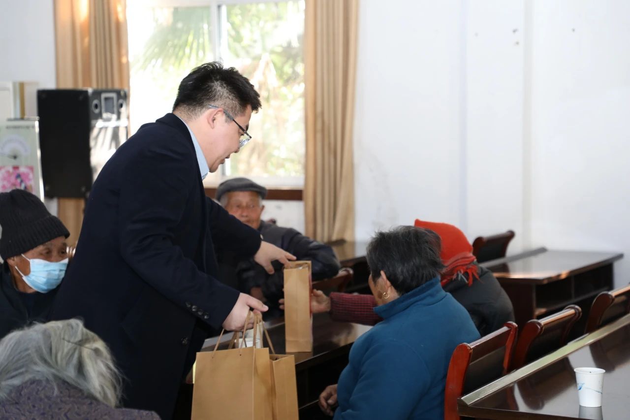 暖冬行动 | 龙腾国际携手社区开展新春康养慰问活动