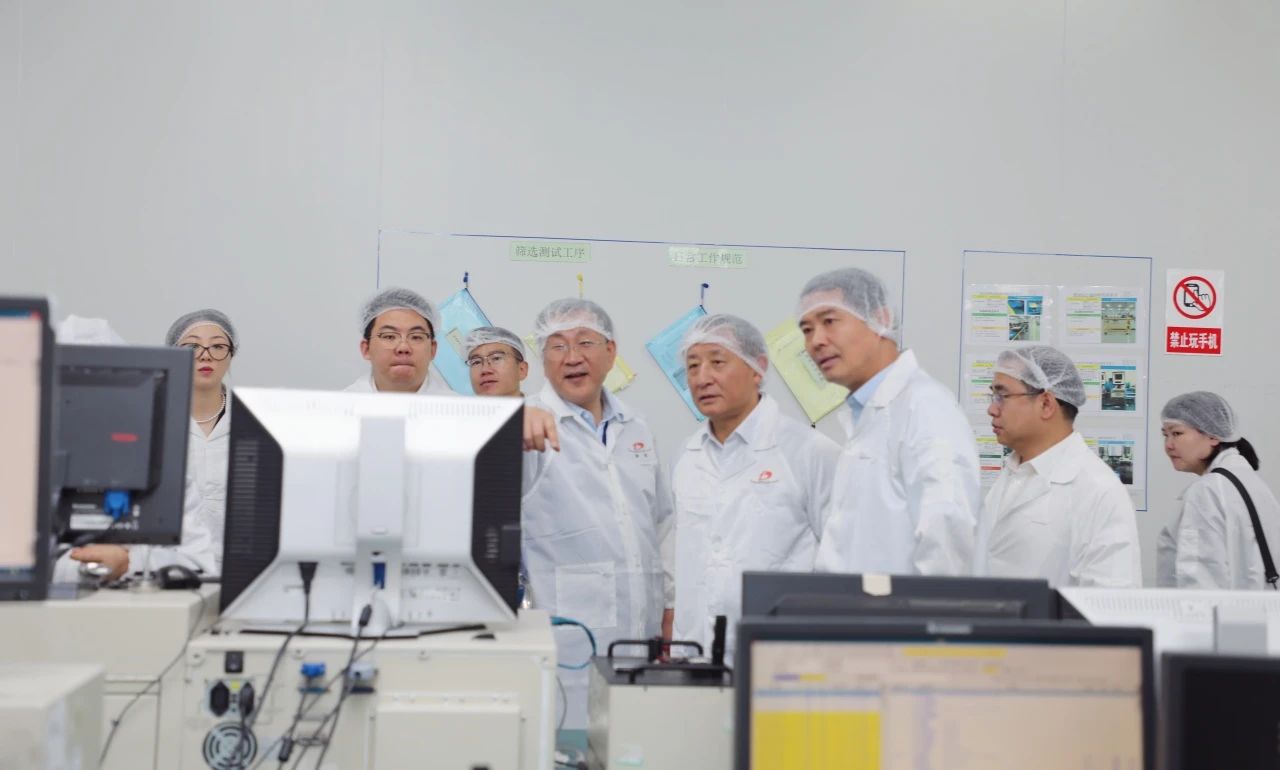 中国企业改革与发展研究会彭华岗会长一行到访龙腾国际考察交流
