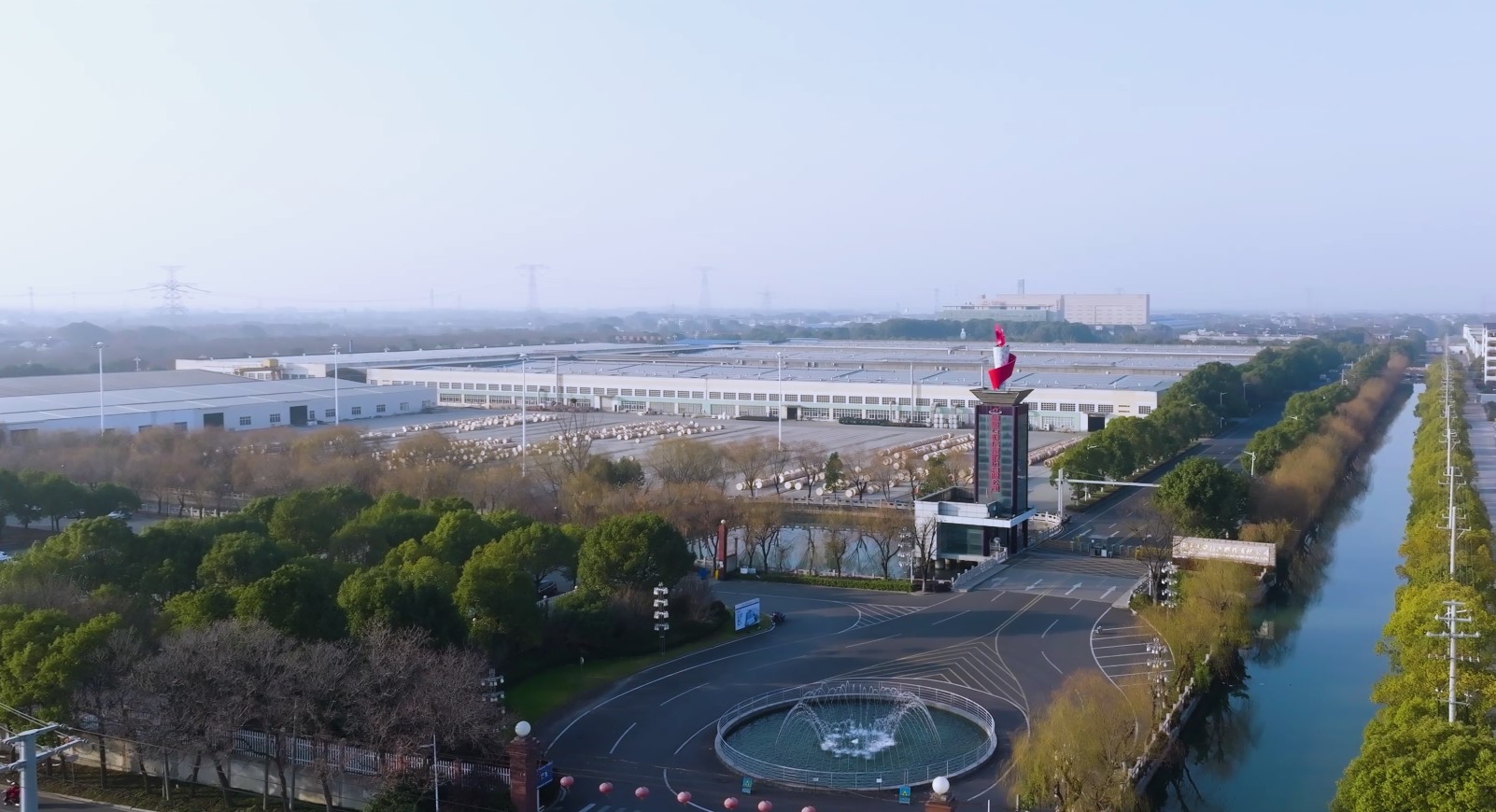 双喜临门！龙腾国际上榜2025苏州民营企业100强、2025苏州民营企业研发投入100家名单！