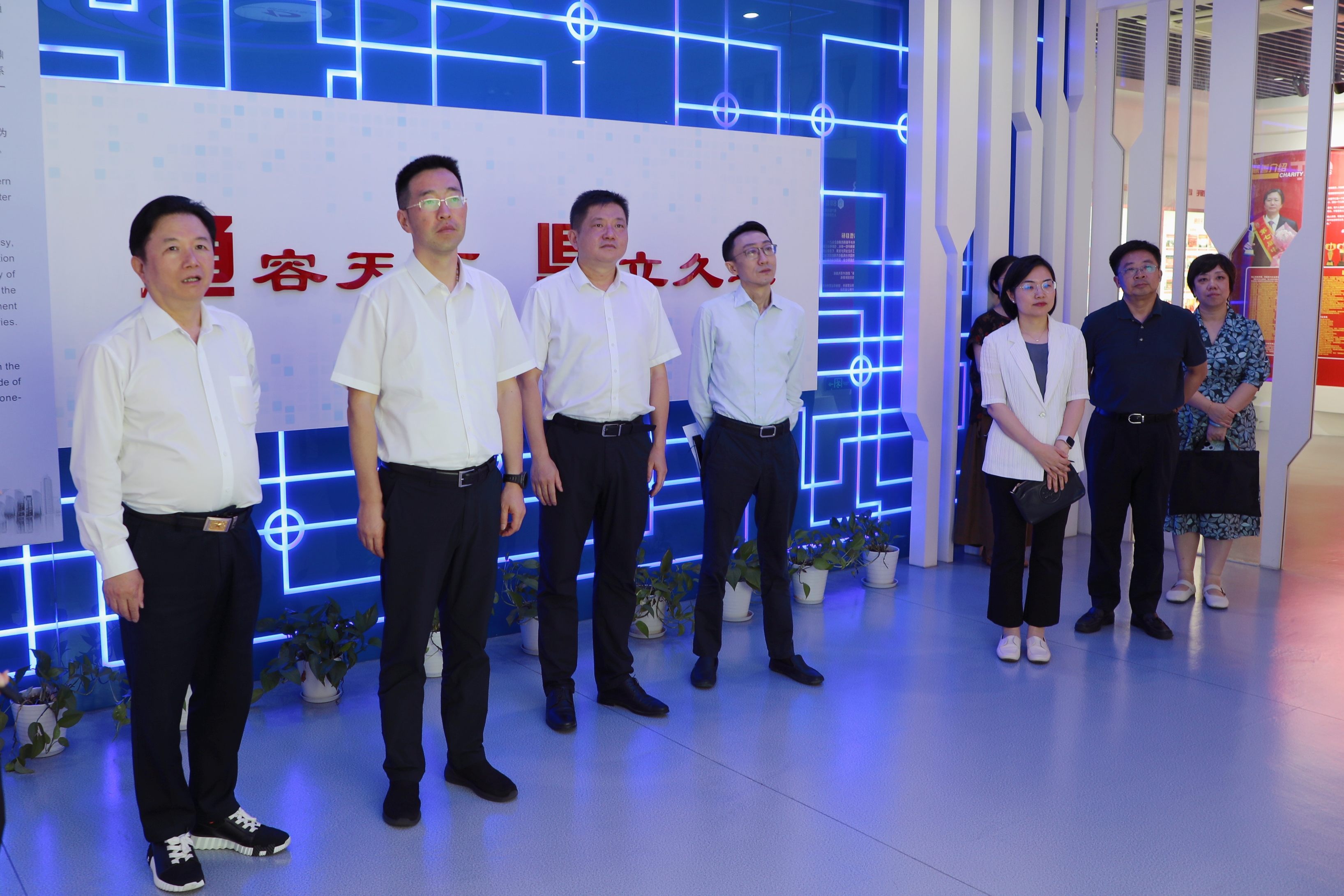 吴江区委副书记、代理区长孙道寻率队走访龙腾国际 ：深化政企精准对接，共筑创新产业生态