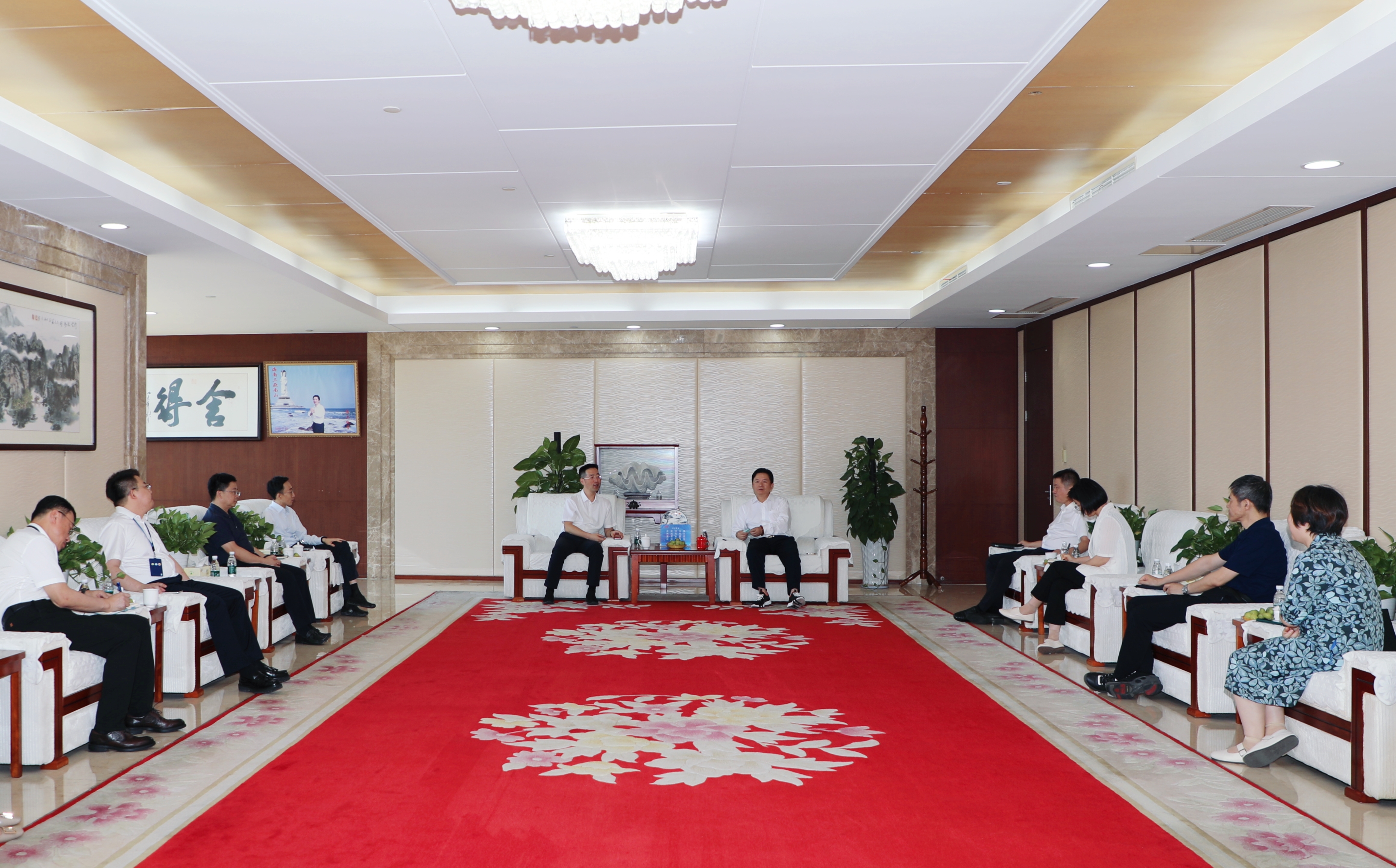 吴江区委副书记、代理区长孙道寻率队走访龙腾国际 ：深化政企精准对接，共筑创新产业生态