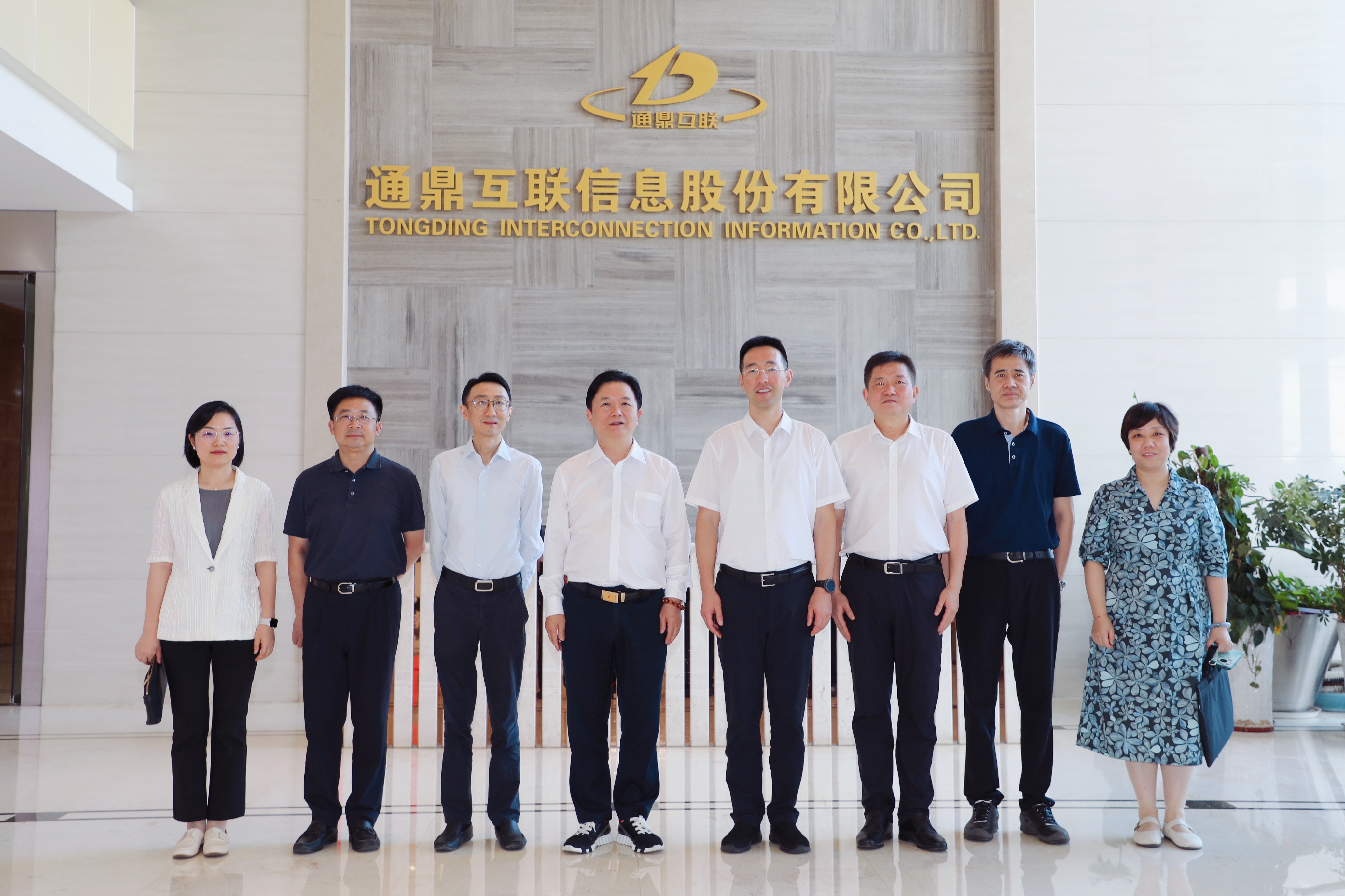 吴江区委副书记、代理区长孙道寻率队走访龙腾国际 ：深化政企精准对接，共筑创新产业生态