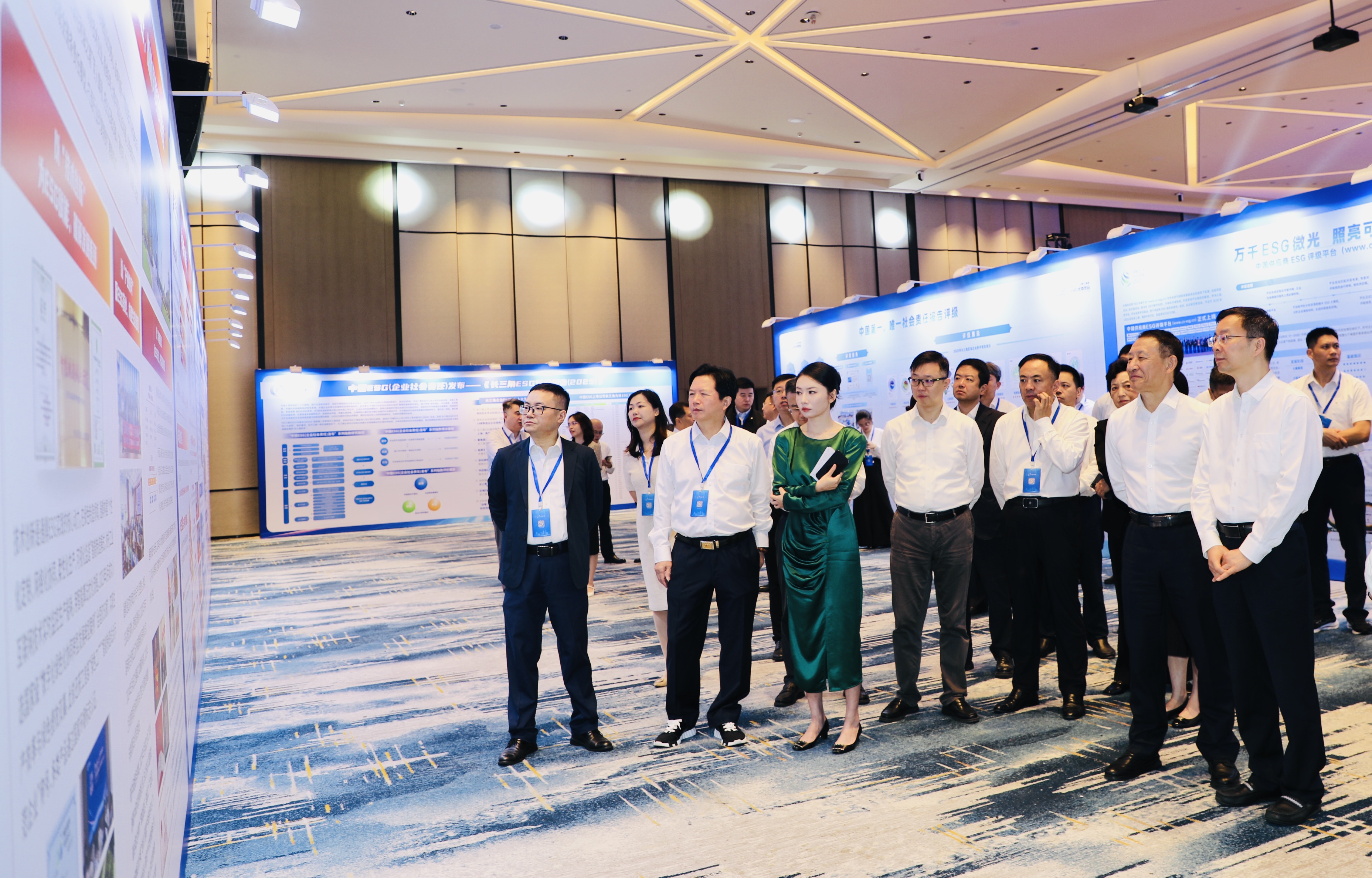 沈小平出席第二届ESG中国·长三角企业社会责任发布会并发表讲话 龙腾国际与中企研签订战略合作备忘录 沈小平出席第二届ESG中国·长三角企业社会责任发布会并发表讲话 龙腾国际与中企研签订战略合作备忘录