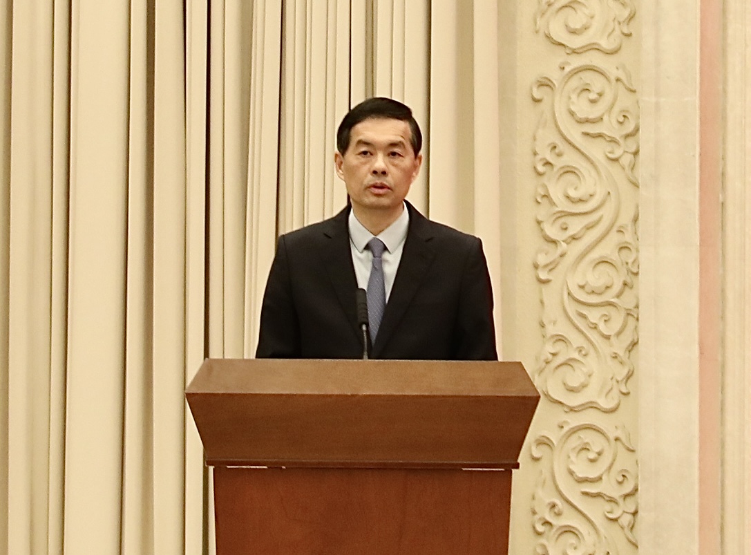 龙腾国际董事长沈小平受邀出席江苏省慈善总会成立20周年座谈会并获颁证书