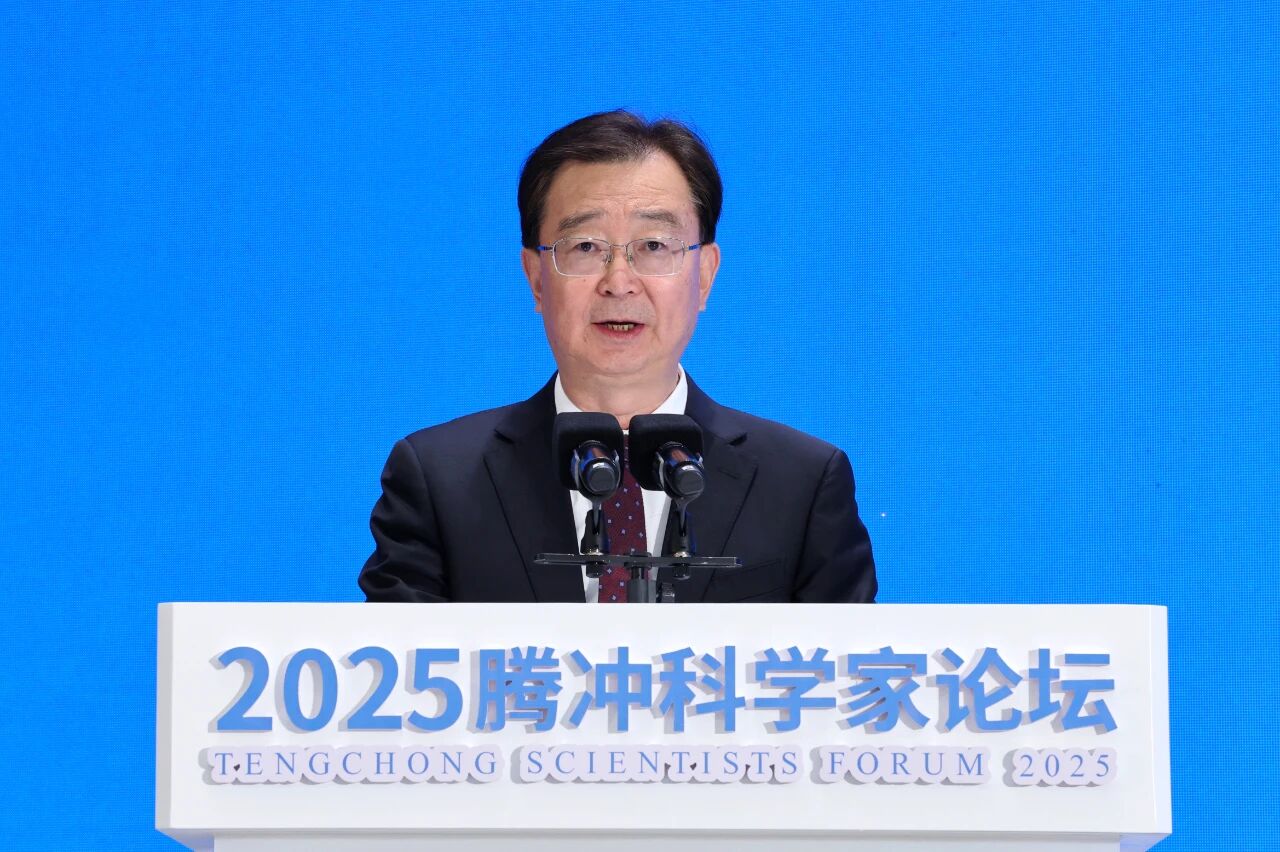 龙腾国际董事长沈小平出席2025腾冲科学家论坛，助力青年科技人才成长