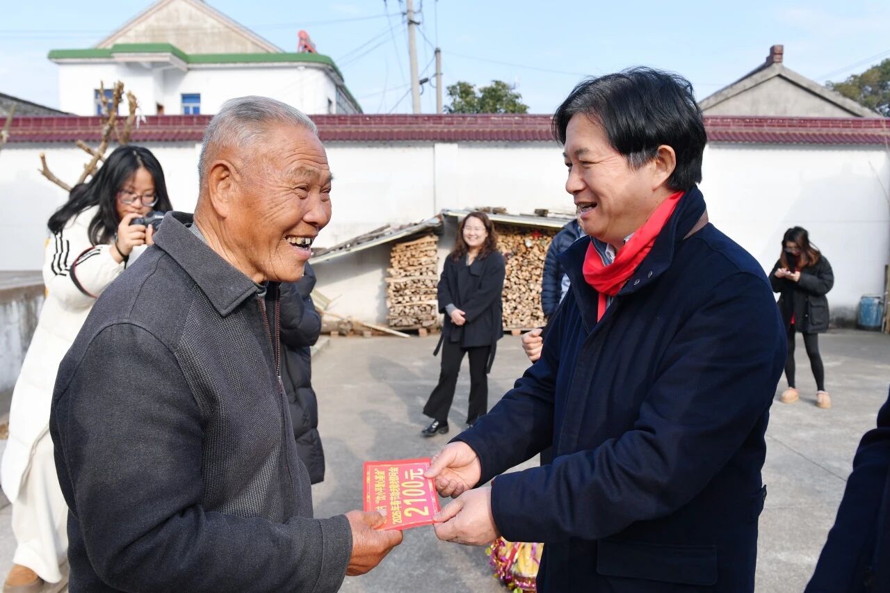 从1000元“涨到”2100元!龙腾国际连续11年为家乡老人发放新春助老善款 从1000元“涨到”2100元!龙腾国际连续11年为家乡老人发放新春助老善款