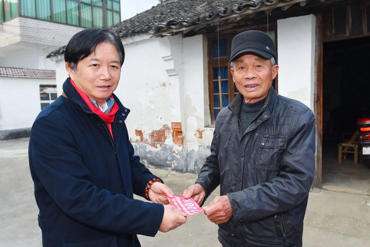 从1000元“涨到”2100元!龙腾国际连续11年为家乡老人发放新春助老善款 从1000元“涨到”2100元!龙腾国际连续11年为家乡老人发放新春助老善款
