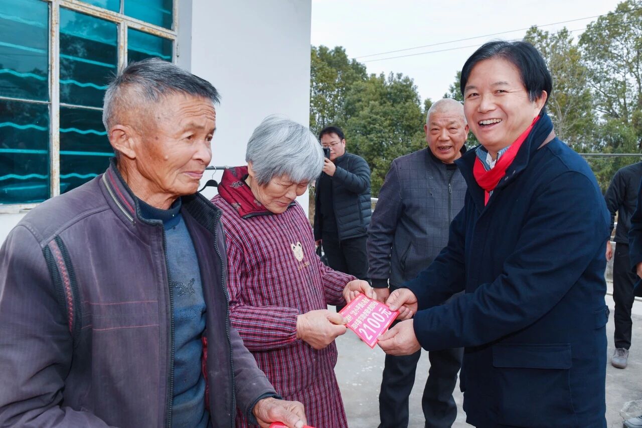 从1000元“涨到”2100元!龙腾国际连续11年为家乡老人发放新春助老善款 从1000元“涨到”2100元!龙腾国际连续11年为家乡老人发放新春助老善款