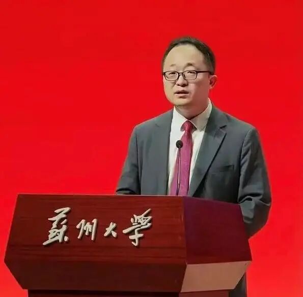 沈小平董事长受邀出席苏州大学王健法学院2026级新生开学典礼并致辞